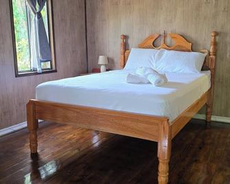 Hibiscus Cabin with AC - Hopkins - Bedroom