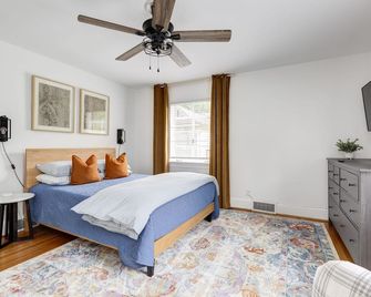 Deacon Stays: The Polo - Walk To Wfu - Winston-Salem - Bedroom