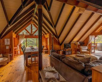 Ballots Bay Treehouse by HostAgents - George - Living room