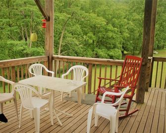 RiverDance Lodge 1/Riverfront/Smoky Mountains/Frankin & Highlands /waterfalls - Franklin - Balcón