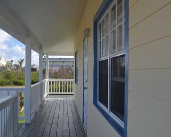 Beautiful verandah style house just one minute from the ocean, - Clarence Town