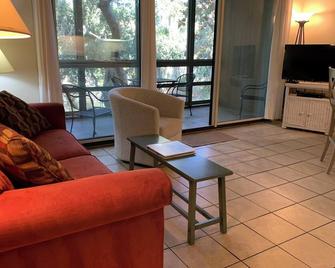 2nd Floor Villa Overlooking Lagoon Check Out Our Sister Property #7166339 - Kiawah Island - Living room