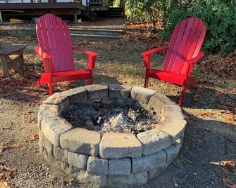 Beautiful Getaway - Right on the Lake-Close to Skiing - Copake