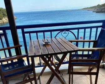 Nostos - Patitiri - Balcon