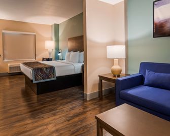 Best Western Plus New Barstow Inn & Suites - ברסטאו - חדר שינה