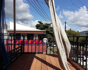 Ranau Backpackers Hostel - Ranau - Balcón