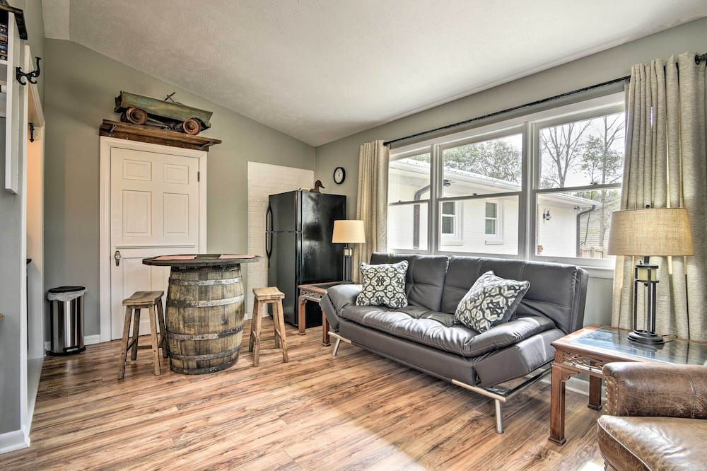 Studio w/ Patio - Walk to Hikes, Sights & Bites - Aberdeen - Вітальня