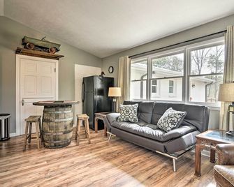 Studio w/ Patio - Walk to Hikes, Sights & Bites - Aberdeen - Wohnzimmer