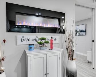 Romantic Getaway Suite at Twin Lakes - Kaleden - Kitchen