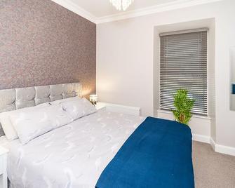 Off The Square Apartments - Londonderry - Bedroom