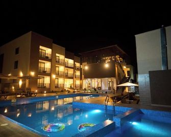 Aiden Homes And Apartments Hotel - Koforidua - Pool
