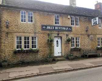 The Jolly Huntsman - Chippenham - Building