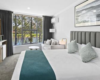 Palm Court Motor Inn - פורט מקווארי - חדר שינה