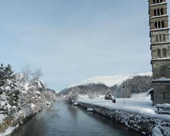 Beautiful luxury apartment in the center of St. Moritz with private parking - St. Moritz - Budynek