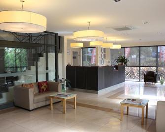 Bairnsdale International - Bairnsdale - Front desk