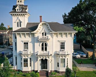 The Wedding Cake House - Providence