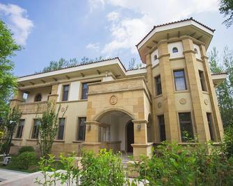 Beijing Jinyu Badaling Hot Spring Resort - Beijing - Building