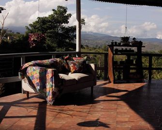 Bohio in the mountains of Colombia - Dagua - Balcón