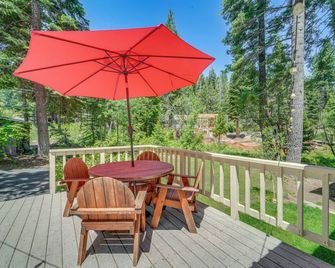 Less Than 2 Blocks to Lake Tahoe Family Home Near Skiing - Homewood - Balcony