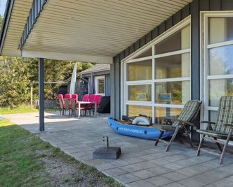 Holiday Home Awenita - 50m to the fjord by Interhome - Løgstør - Patio
