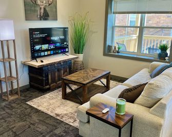 2 Bedroom Apartment - Downtown - Marshall - Sala de estar