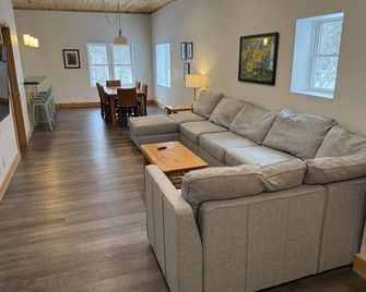 Downtown Apartment Three Lakes - Three Lakes - Living room