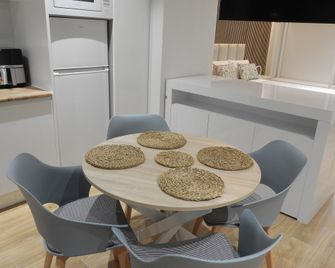 Amelia Habitaciones - Alicante - Comedor