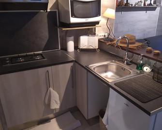 Self-Contained Studio In The Heart Of The Cevennes With Private Waterfall - Saint-André-de-Valborgne - Cocina