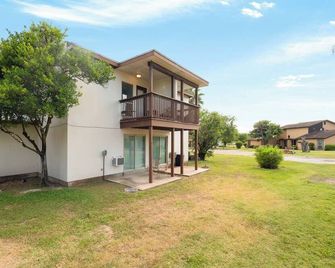 Villa San Basilio 3 Loft-Pool, Hot Tub, Gym & Golf - Brownsville - Budova