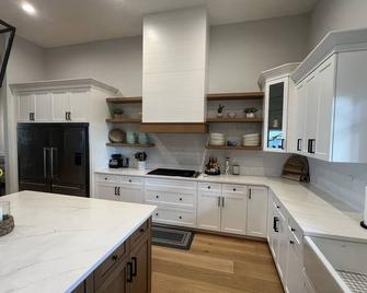 New Lake June Pool Home with hot tub, dock, and amazing views. - Lake Placid - Keuken