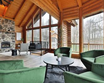 Pool, Hot tub, Sauna, sleeps 29! - Lancaster - Wohnzimmer