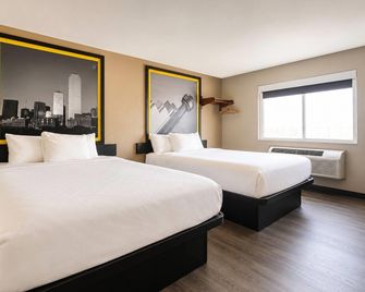 Super 8 By Wyndham Irving Dfw Airport/South - Irving - Ložnice