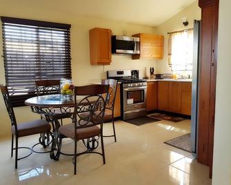 Timeless Vacation Home - Montego Bay - Kitchen