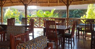 African Roots Guesthouse - Entebbe