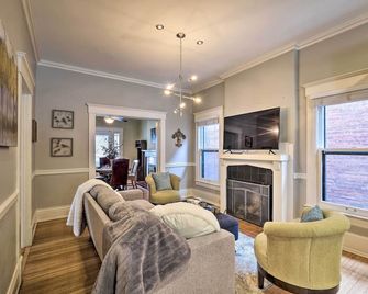 Louisville Home w/ Hot Tub in The Highlands! - Louisville - Living room