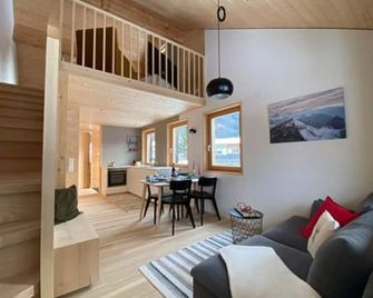 Apartement bei den Heims - Ferienwohnung - 슈네파우 - 거실