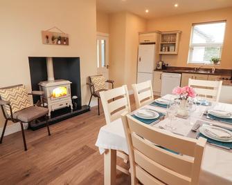 Meadow View, Family Friendly, With Open Fire In Quin, County Clare - Ennis - Dining room