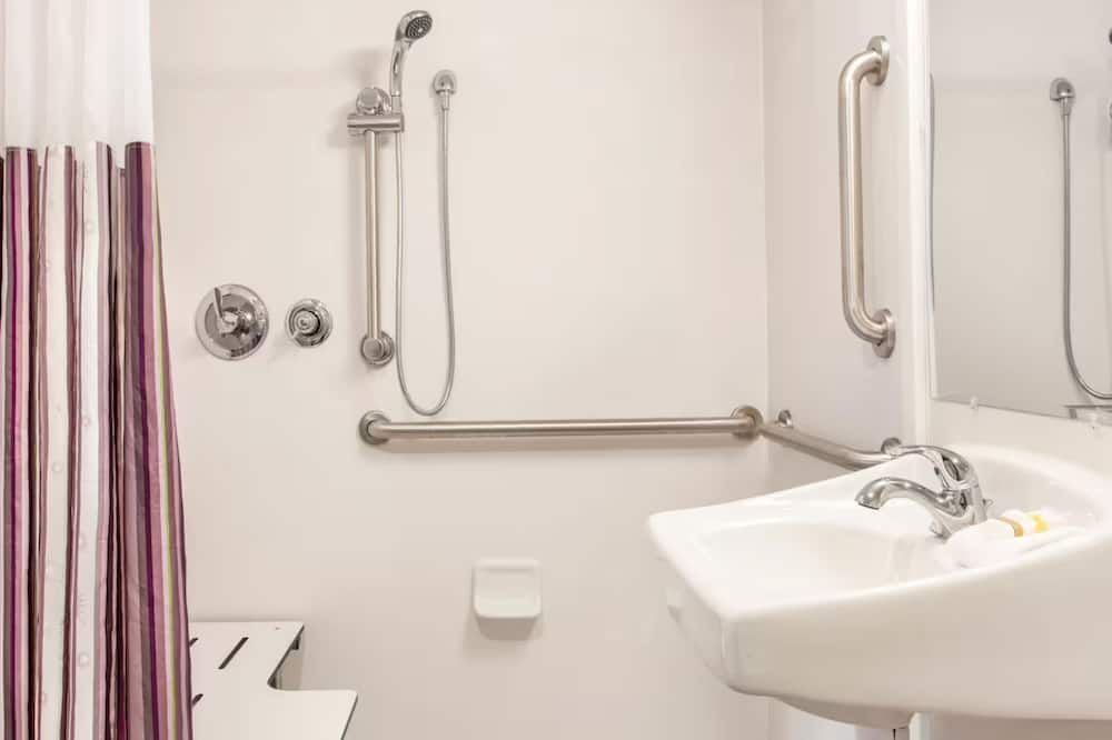 Bathroom view of Baymont by Wyndham Fort Myers Central