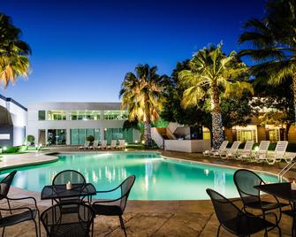 Fiesta Inn San Luis Potosi Glorieta Juarez - San Luis Potosí - Piscina