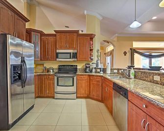Spacious Port St Lucie Home Near Pga Village! - Port St. Lucie - Kitchen