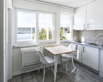 Jr Studios & Suites I Rius I - Coimbra - Kuchnia