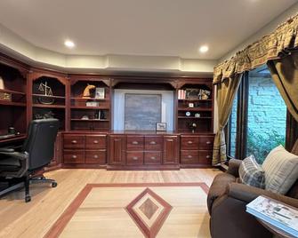 Huge Schaumburg 5 br/3.5ba w/ bonus rooms/office - Schaumburg - Pokój dzienny