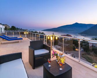 Magnificent Private Villa with Heated Pool, Boutique Spa and Spectacular Views. - Kalkan - Varanda
