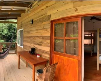 Onat Caribe Hostel - West End - Edificio