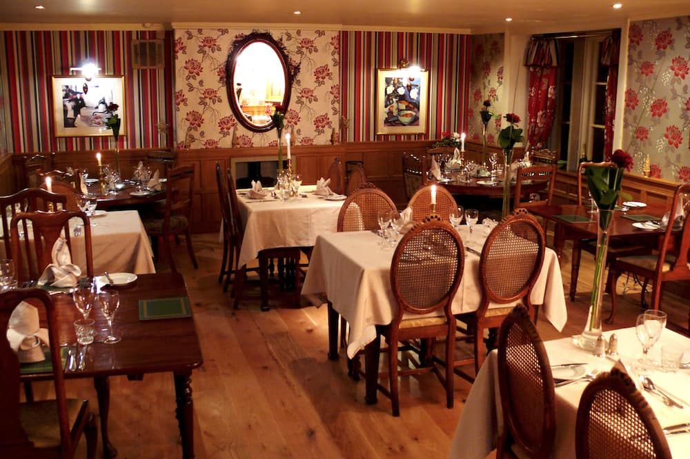 The Red Lion & Manor House