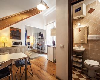 Studio Apartments Centro Storico Via Manno - קליארי - חדר אוכל
