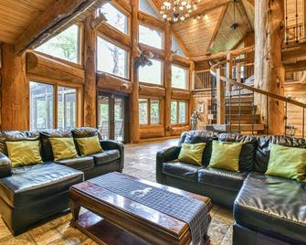 Chalet le Massif SPA and Lake Access - Morin-Heights - Living room