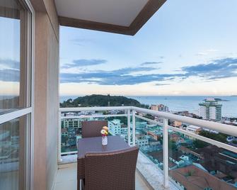 Ramada by Wyndham Macae Hotel & Suites - Macaé - Parveke