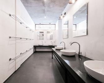 Once Again Hostel - Μπανγκόκ - Μπάνιο