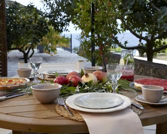 Avra Private Suites - Lassi